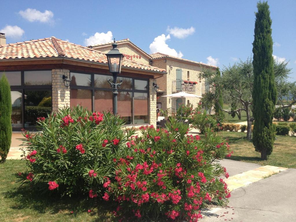 Logis Hotel Restaurant Le Mas De Mon Pere Saint-Jean-le-Centenier Exterior photo